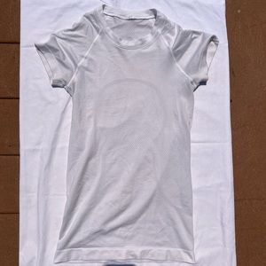 white lululemon swiftly tec tee